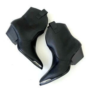 Universal thread Henley boots black and silver